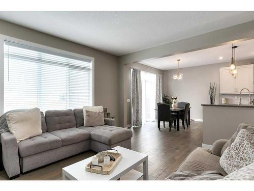 133 Marina Key, Chestermere, AB - Indoor Photo Showing Living Room