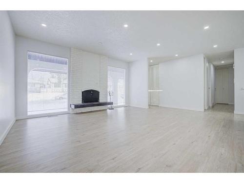 628 Maryvale Way Ne, Calgary, AB - Indoor Photo Showing Living Room