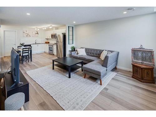 343 Cranbrook Square Se, Calgary, AB - Indoor Photo Showing Living Room