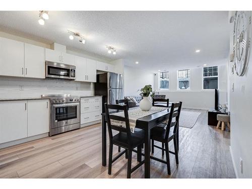 343 Cranbrook Square Se, Calgary, AB - Indoor