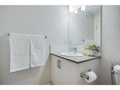 343 Cranbrook Square Se, Calgary, AB - Indoor Photo Showing Bathroom