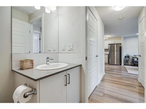 343 Cranbrook Square Se, Calgary, AB - Indoor Photo Showing Bathroom