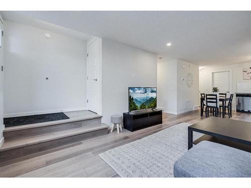 343 Cranbrook Square Se, Calgary, AB - Indoor Photo Showing Living Room