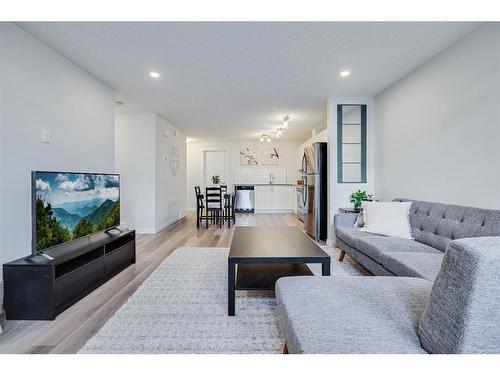 343 Cranbrook Square Se, Calgary, AB - Indoor Photo Showing Living Room