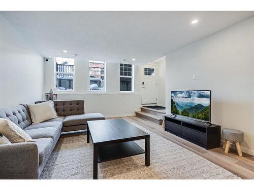 343 Cranbrook Square Se, Calgary, AB - Indoor Photo Showing Living Room