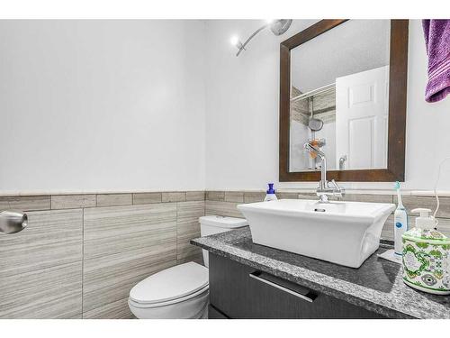 5-200 Hidden Hills Terrace Nw, Calgary, AB - Indoor Photo Showing Bathroom