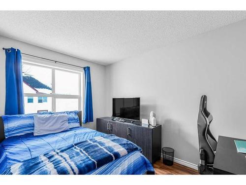 5-200 Hidden Hills Terrace Nw, Calgary, AB - Indoor Photo Showing Bedroom