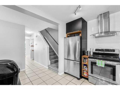 5-200 Hidden Hills Terrace Nw, Calgary, AB - Indoor Photo Showing Kitchen