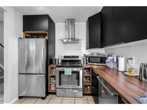 5-200 Hidden Hills Terrace Nw, Calgary, AB - Indoor Photo Showing Kitchen