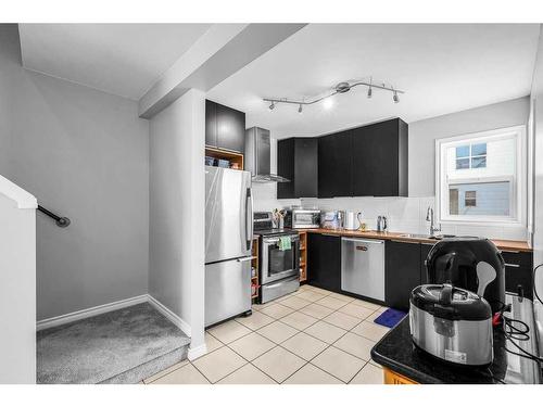 5-200 Hidden Hills Terrace Nw, Calgary, AB - Indoor Photo Showing Kitchen