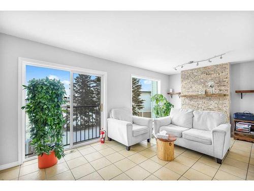 5-200 Hidden Hills Terrace Nw, Calgary, AB - Indoor Photo Showing Living Room