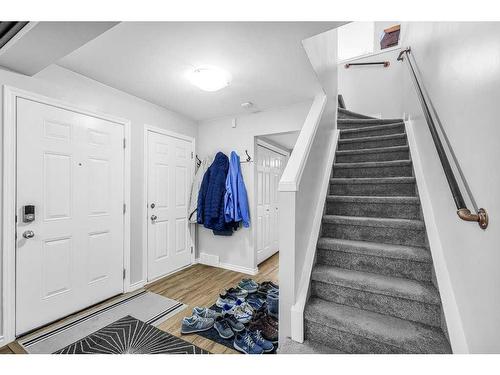 5-200 Hidden Hills Terrace Nw, Calgary, AB - Indoor Photo Showing Other Room