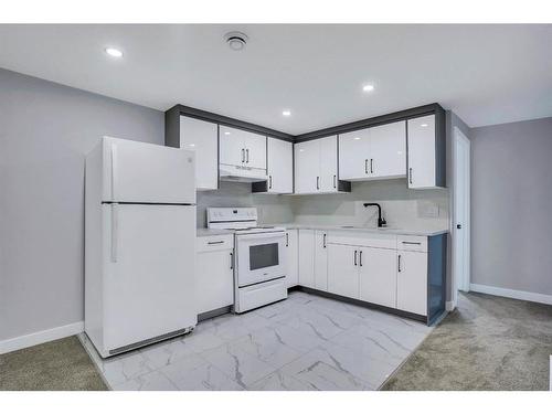 1304 Pennsburg Road Se, Calgary, AB - Indoor Photo Showing Kitchen