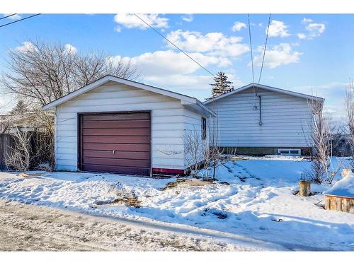 1304 Pennsburg Road Se, Calgary, AB - Outdoor