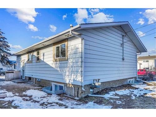 1304 Pennsburg Road Se, Calgary, AB - Outdoor