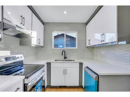 1304 Pennsburg Road Se, Calgary, AB - Indoor Photo Showing Kitchen With Double Sink With Upgraded Kitchen