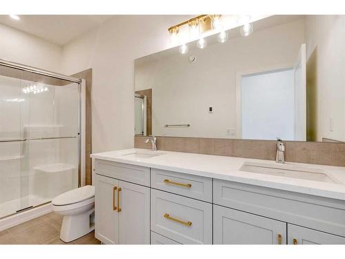 12 Emberside Grove, Cochrane, AB - Indoor Photo Showing Bathroom