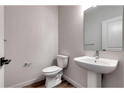 12 Emberside Grove, Cochrane, AB - Indoor Photo Showing Bathroom