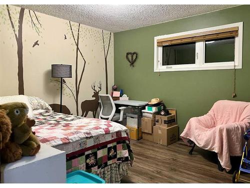 810 7 Avenue Ne, Three Hills, AB - Indoor Photo Showing Bedroom