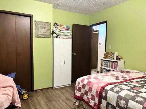 810 7 Avenue Ne, Three Hills, AB - Indoor Photo Showing Bedroom