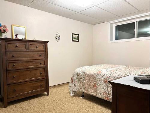 810 7 Avenue Ne, Three Hills, AB - Indoor Photo Showing Bedroom