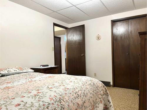 810 7 Avenue Ne, Three Hills, AB - Indoor Photo Showing Bedroom