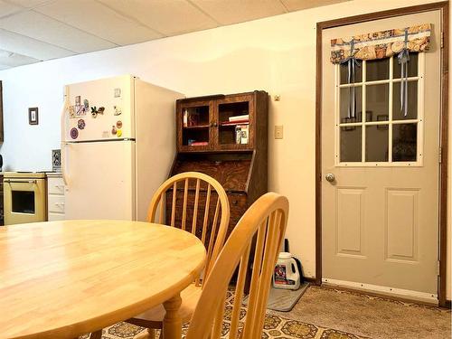 810 7 Avenue Ne, Three Hills, AB - Indoor Photo Showing Dining Room