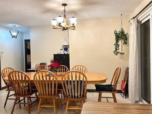 810 7 Avenue Ne, Three Hills, AB - Indoor Photo Showing Dining Room