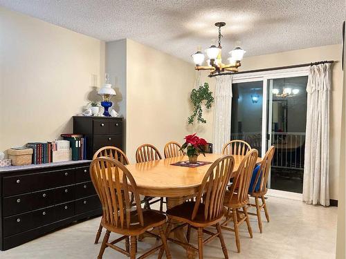 810 7 Avenue Ne, Three Hills, AB - Indoor Photo Showing Dining Room