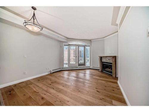 408-1315 12 Avenue Sw, Calgary, AB - Indoor With Fireplace