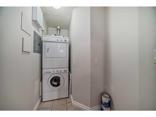 408-1315 12 Avenue Sw, Calgary, AB - Indoor Photo Showing Laundry Room