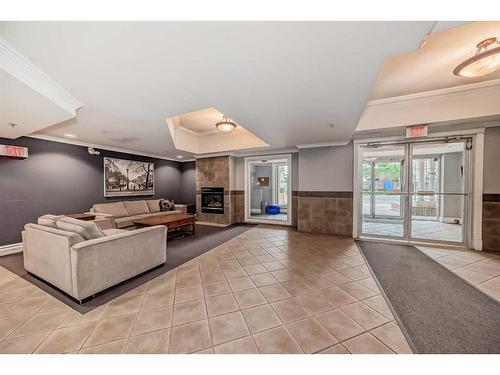 408-1315 12 Avenue Sw, Calgary, AB - Indoor With Fireplace