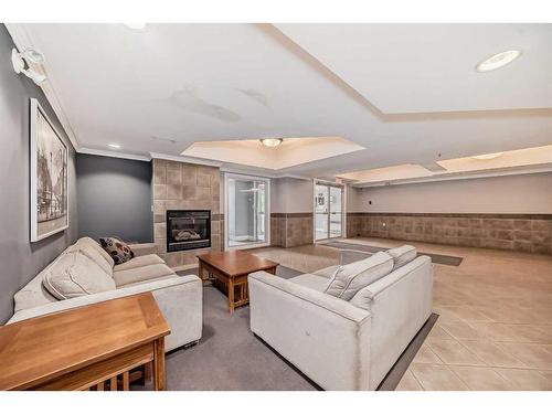 408-1315 12 Avenue Sw, Calgary, AB - Indoor With Fireplace