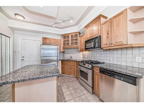 408-1315 12 Avenue Sw, Calgary, AB - Indoor Photo Showing Kitchen With Stainless Steel Kitchen