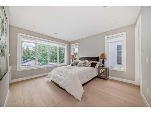 615 19 Avenue Nw, Calgary, AB - Indoor Photo Showing Bedroom