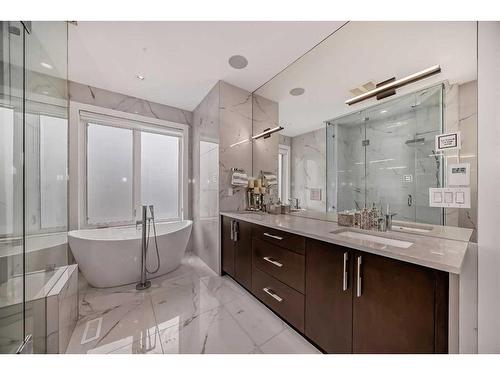 615 19 Avenue Nw, Calgary, AB - Indoor Photo Showing Bathroom