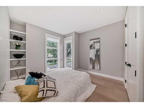 615 19 Avenue Nw, Calgary, AB - Indoor Photo Showing Bedroom