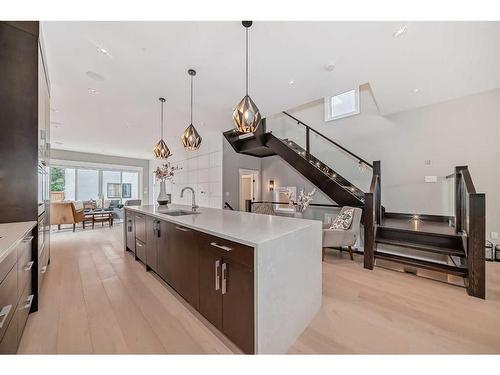 615 19 Avenue Nw, Calgary, AB - Indoor Photo Showing Kitchen With Upgraded Kitchen