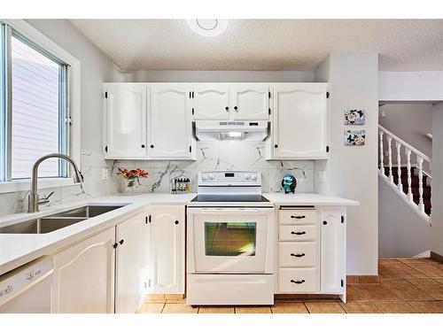 770 Ranchview Circle Nw, Calgary, AB - Indoor Photo Showing Kitchen With Double Sink