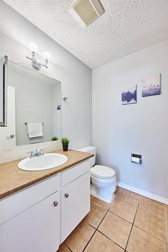 770 Ranchview Circle Nw, Calgary, AB - Indoor Photo Showing Bathroom