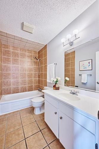 770 Ranchview Circle Nw, Calgary, AB - Indoor Photo Showing Bathroom