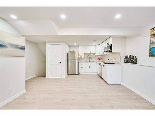 770 Ranchview Circle Nw, Calgary, AB - Indoor Photo Showing Kitchen