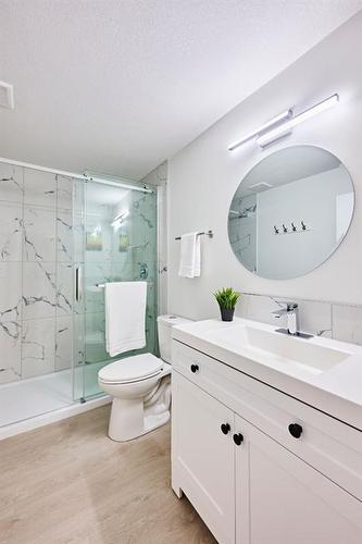 770 Ranchview Circle Nw, Calgary, AB - Indoor Photo Showing Bathroom