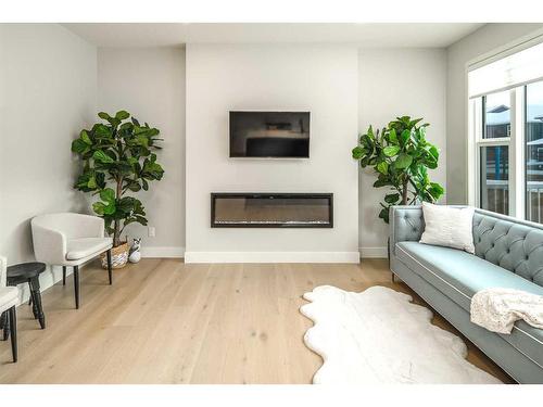 77 Belmont Villas Sw, Calgary, AB - Indoor Photo Showing Living Room With Fireplace