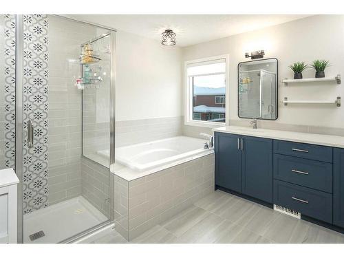 77 Belmont Villas Sw, Calgary, AB - Indoor Photo Showing Bathroom