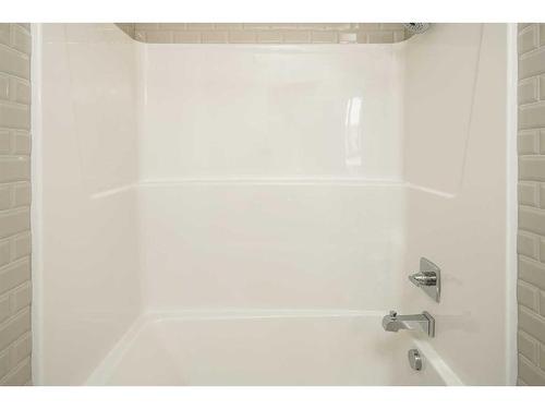 77 Belmont Villas Sw, Calgary, AB - Indoor Photo Showing Bathroom