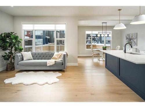 77 Belmont Villas Sw, Calgary, AB - Indoor Photo Showing Living Room