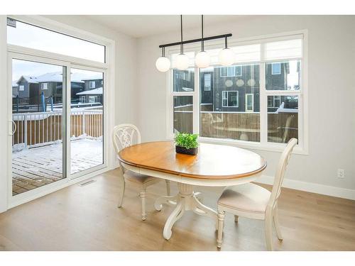 77 Belmont Villas Sw, Calgary, AB - Indoor Photo Showing Dining Room