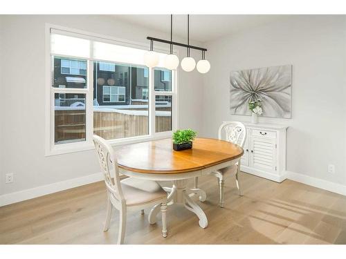 77 Belmont Villas Sw, Calgary, AB - Indoor Photo Showing Dining Room