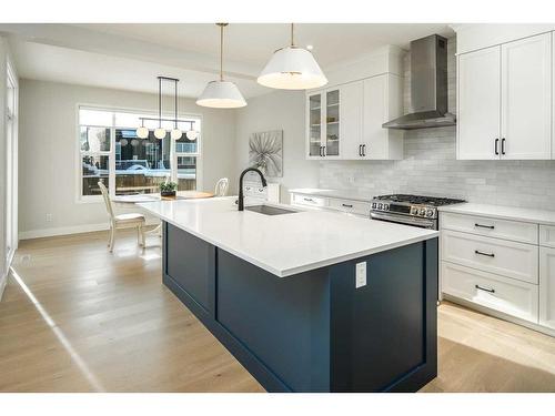 77 Belmont Villas Sw, Calgary, AB - Indoor Photo Showing Kitchen With Upgraded Kitchen